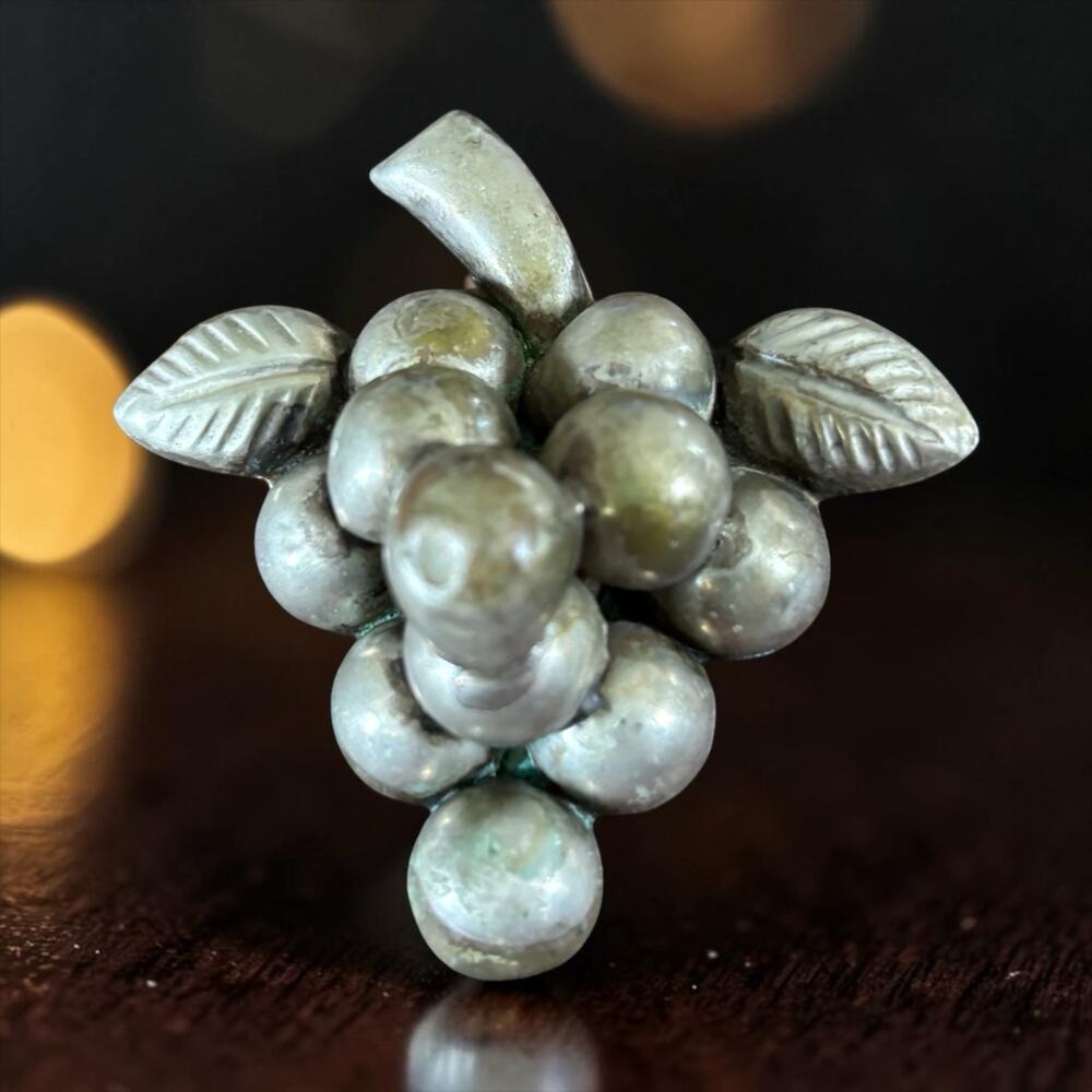 Vintage Silver Tone Grapes Cluster Brooch Fruit Vine Figural Pin Rustic